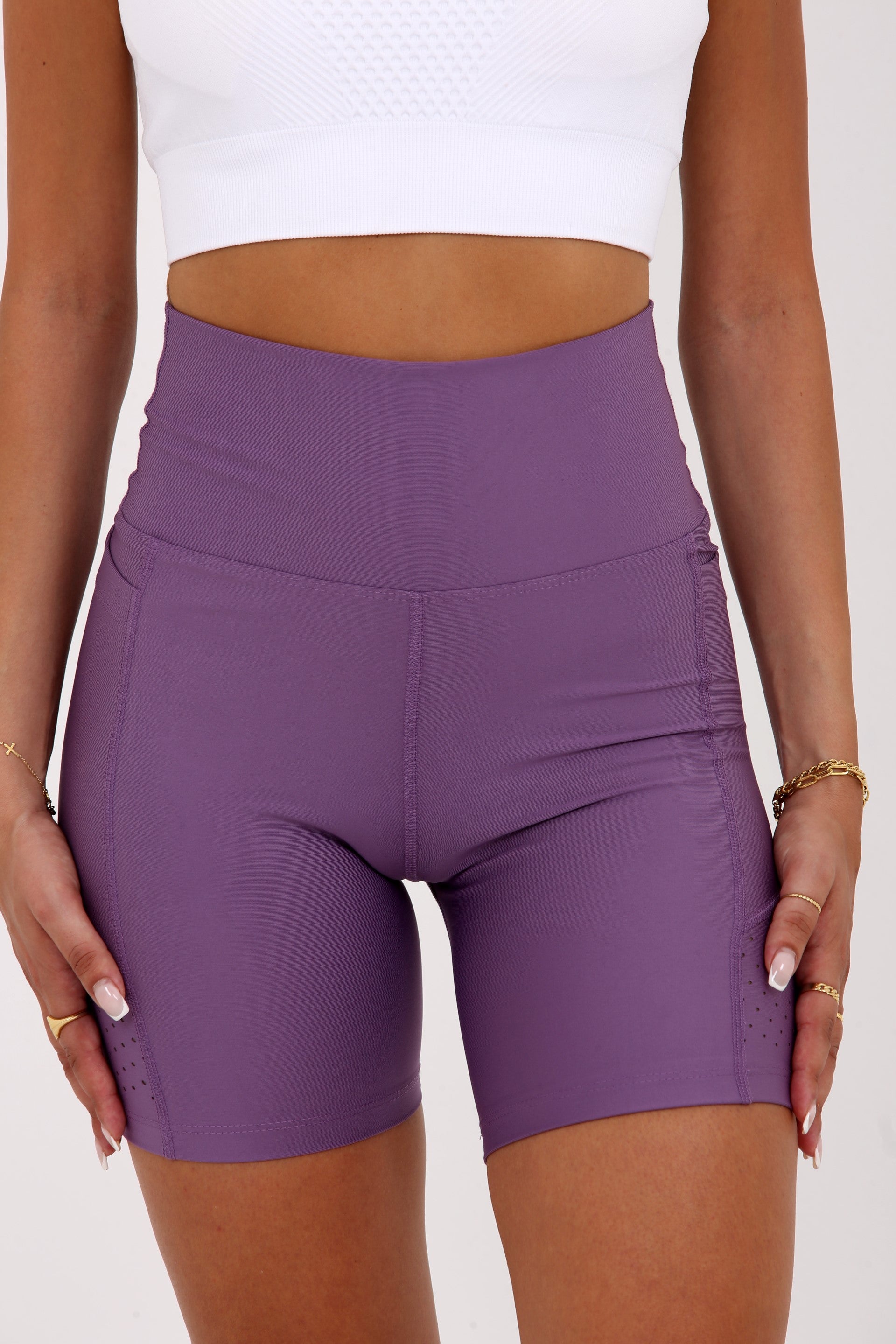 OSLO - Laser-Cut Pocket Short Biker